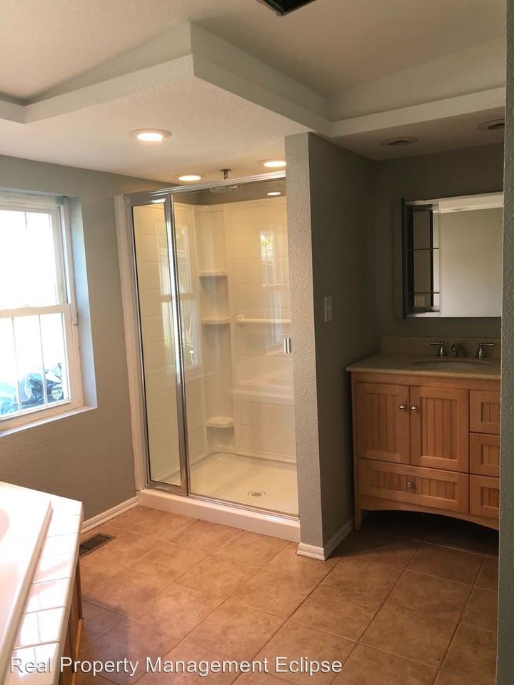 4915 Dogwood Dr - Photo 2 of 10