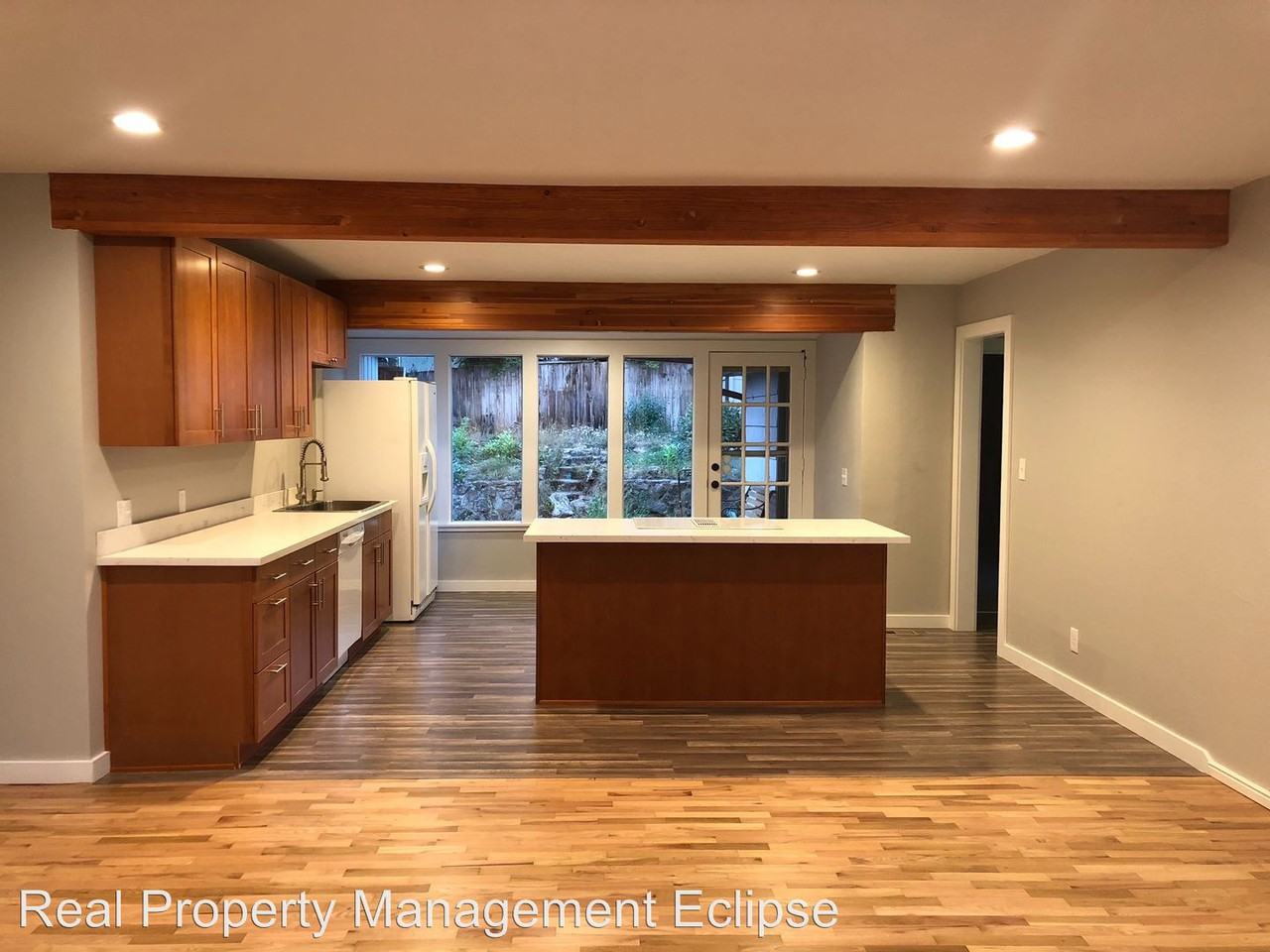 4915 Dogwood Dr - Photo 3 of 10