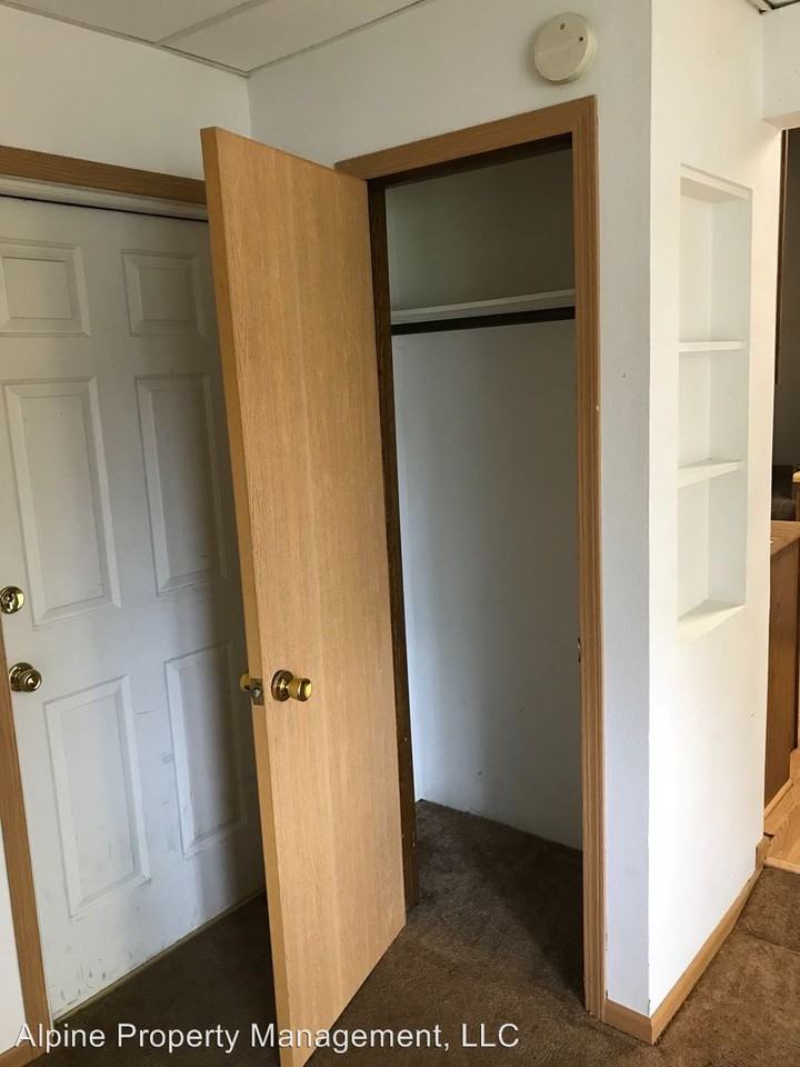 235 N Prairie Ave - Photo 3 of 18