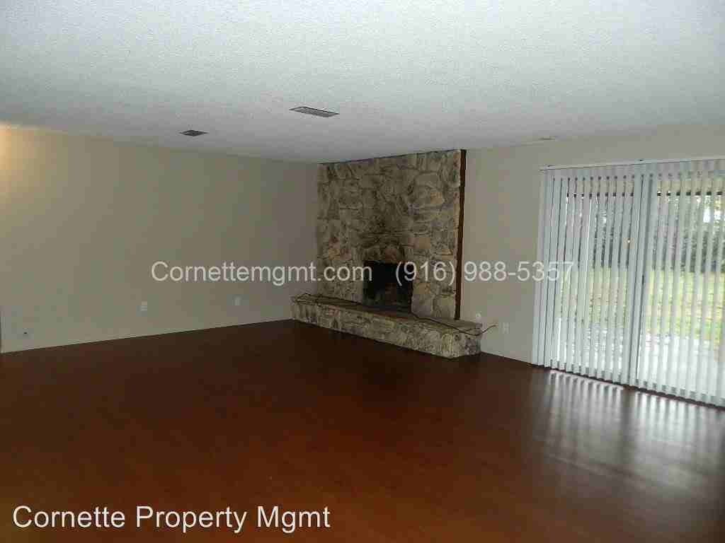 7338 Hayward Dr - Photo 2 of 12