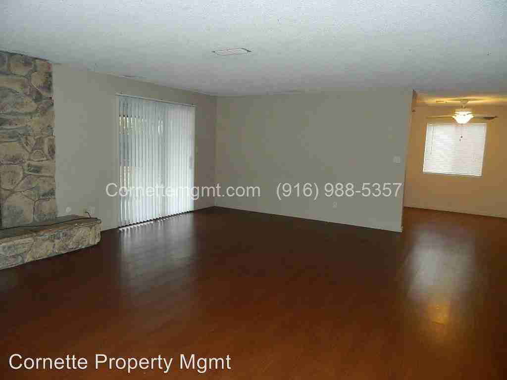 7338 Hayward Dr - Photo 3 of 12