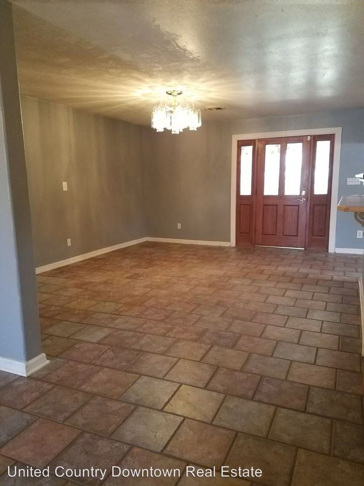 2108 S Iron St - Photo 3 of 27