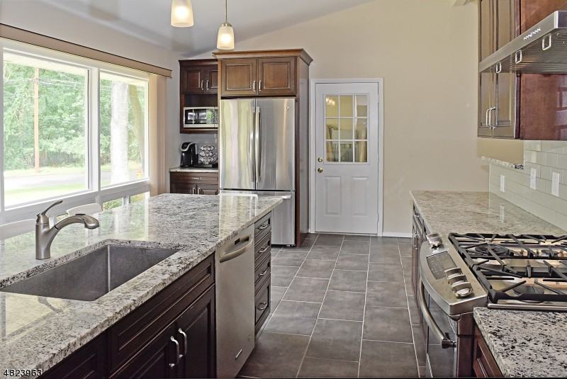 19 Jean Terrace - Photo 3 of 25