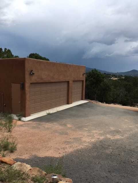 1015 Calle Largo - Photo 2 of 33