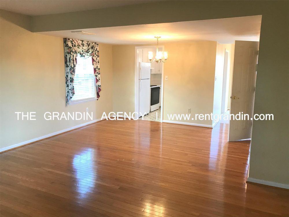 124 Oxford Square - Photo 2 of 16