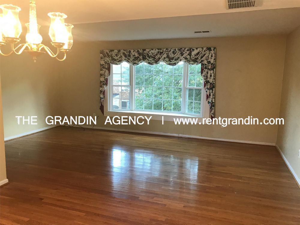 124 Oxford Square - Photo 3 of 16