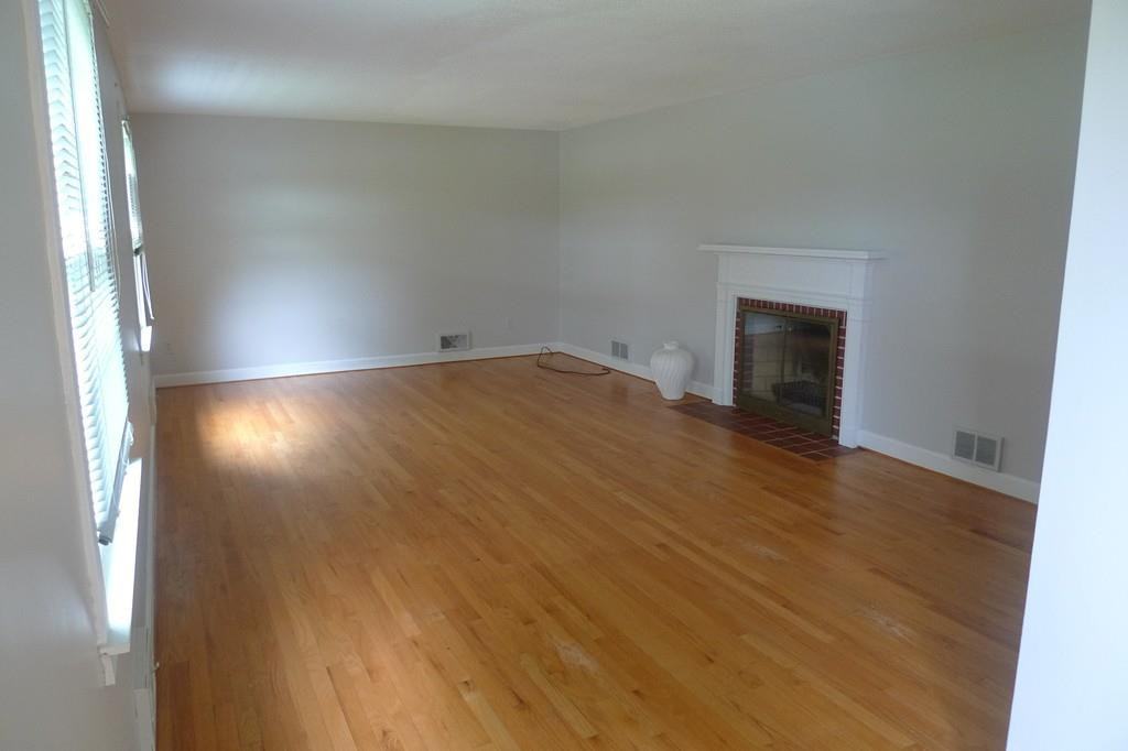 760 Plumtree Rd - Photo 3 of 17