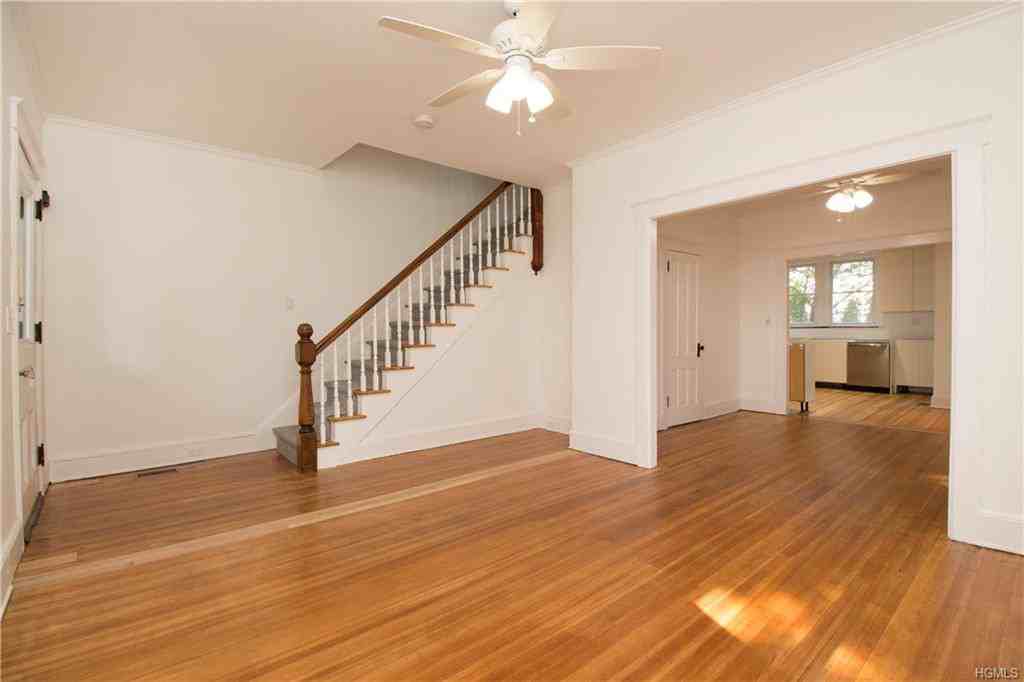 122 North St - Photo 3 of 19