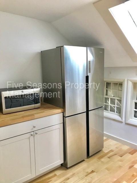 392 St Paul St - Photo 3 of 7