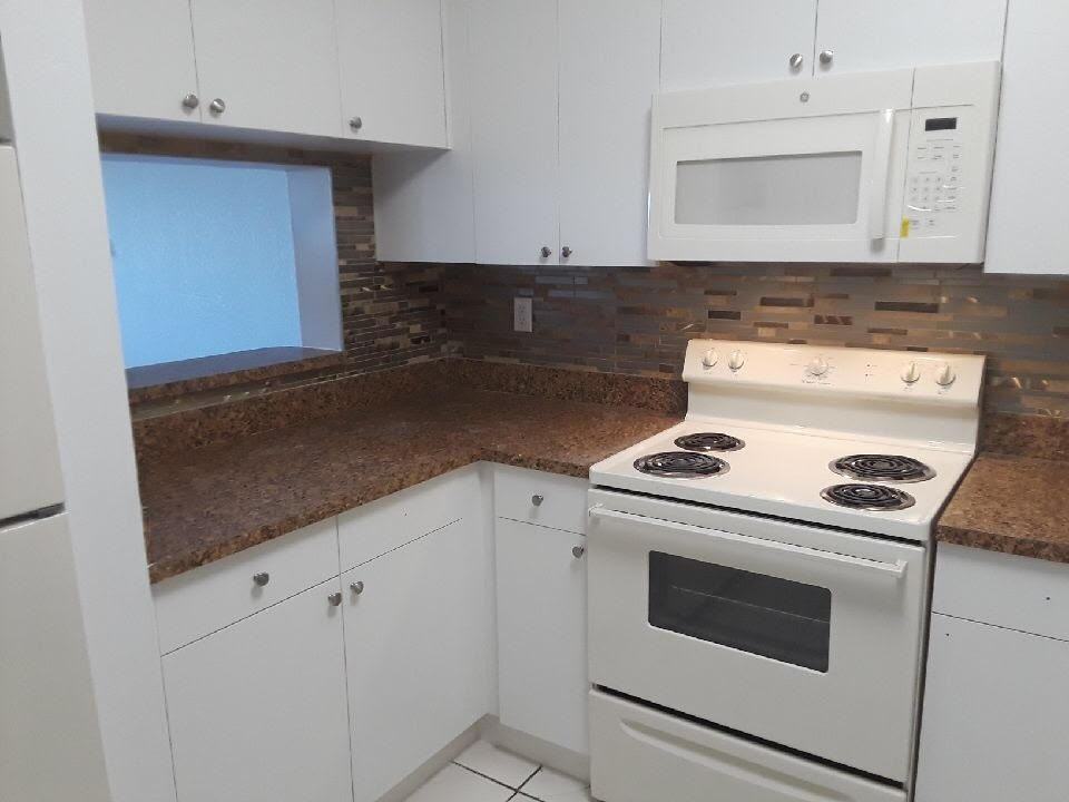 14931 Southwest 82nd Lane - Photo 3 of 7