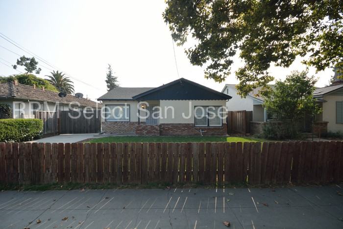 1045 S 11th St - Photo 2 of 19