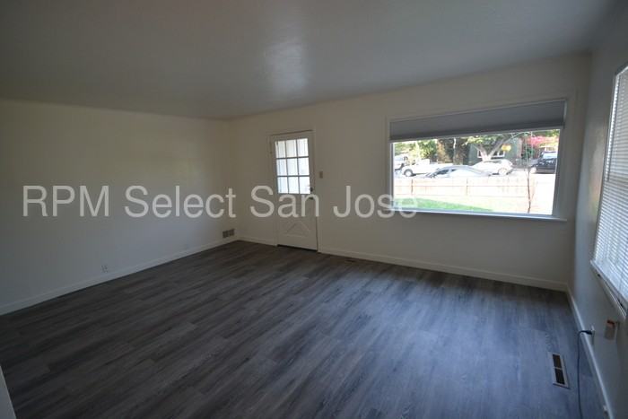 1045 S 11th St - Photo 3 of 19