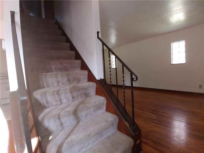 1261 Commercial St - Photo 2 of 14