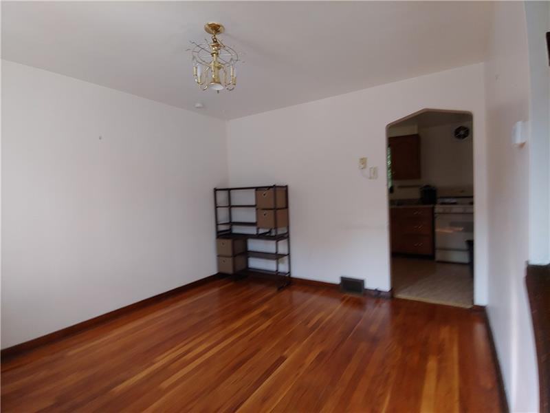 1261 Commercial St - Photo 3 of 14