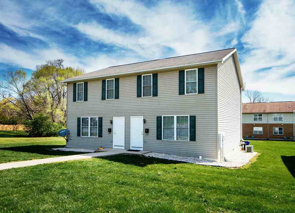 St. Clair Terrace - Photo 2 of 7