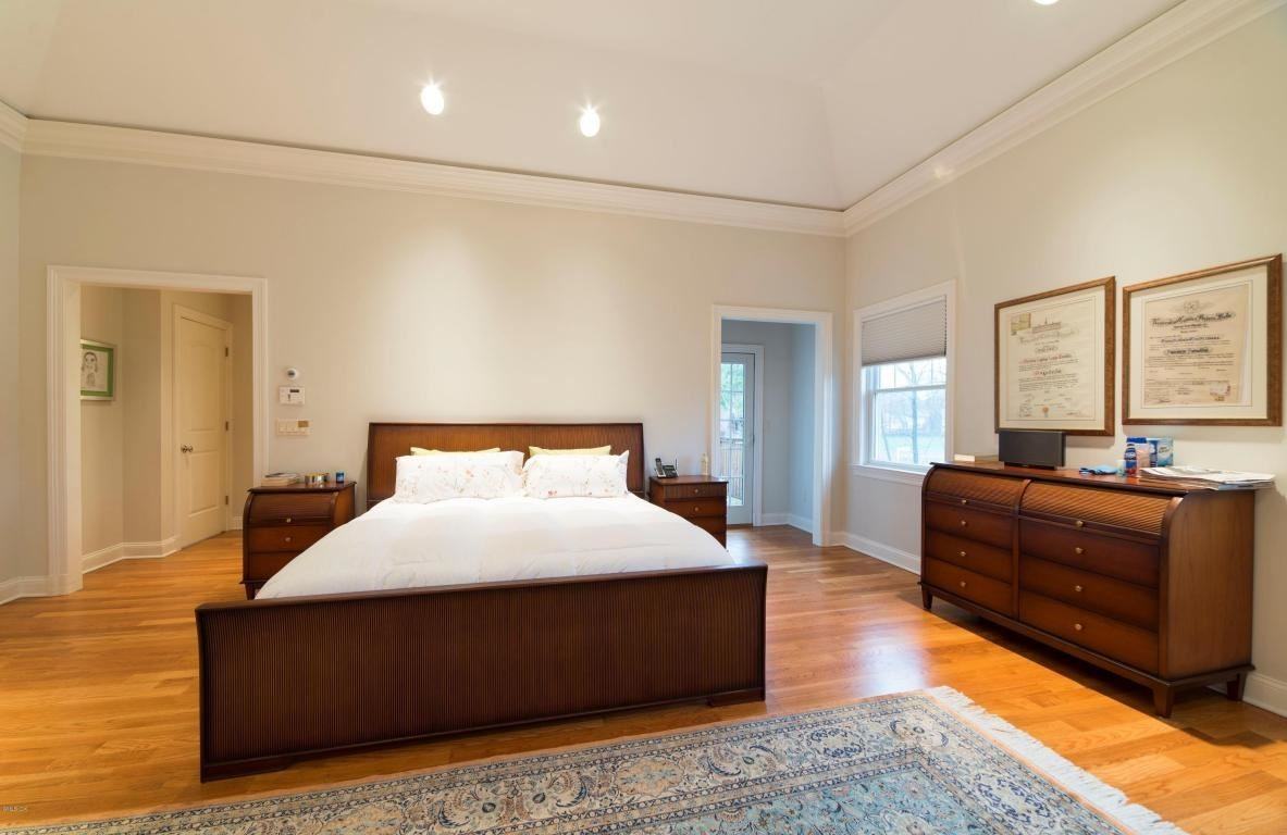 17 Suburban Ave #B - Photo 2 of 12