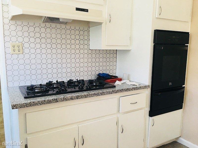 2232 Couts Ave - Photo 3 of 10