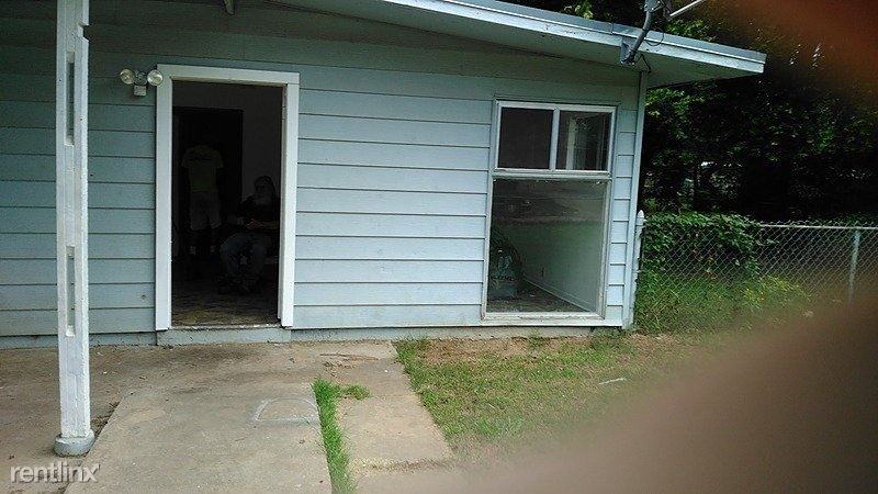 2447 N New Haven Ave - Photo 3 of 3