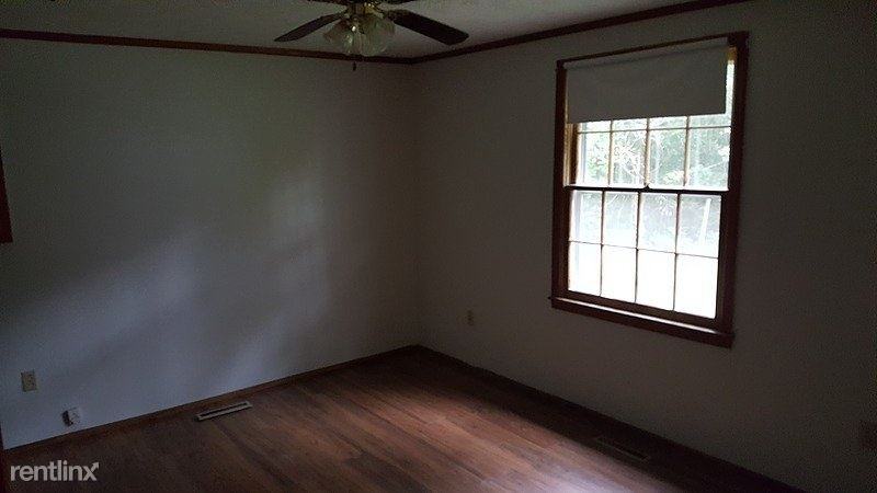 130 Holiday Ln - Photo 2 of 11