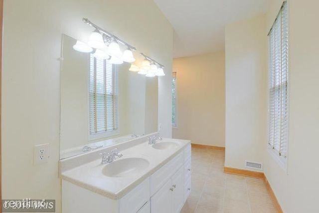 2424 W Rogers Ave - Photo 3 of 26