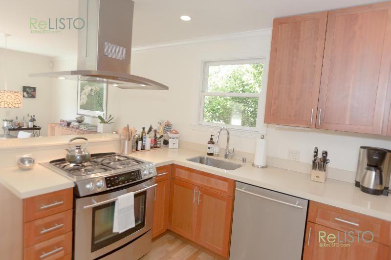 249 Grattan St - Photo 2 of 11