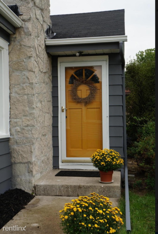 4361 S 47th St - Photo 3 of 19