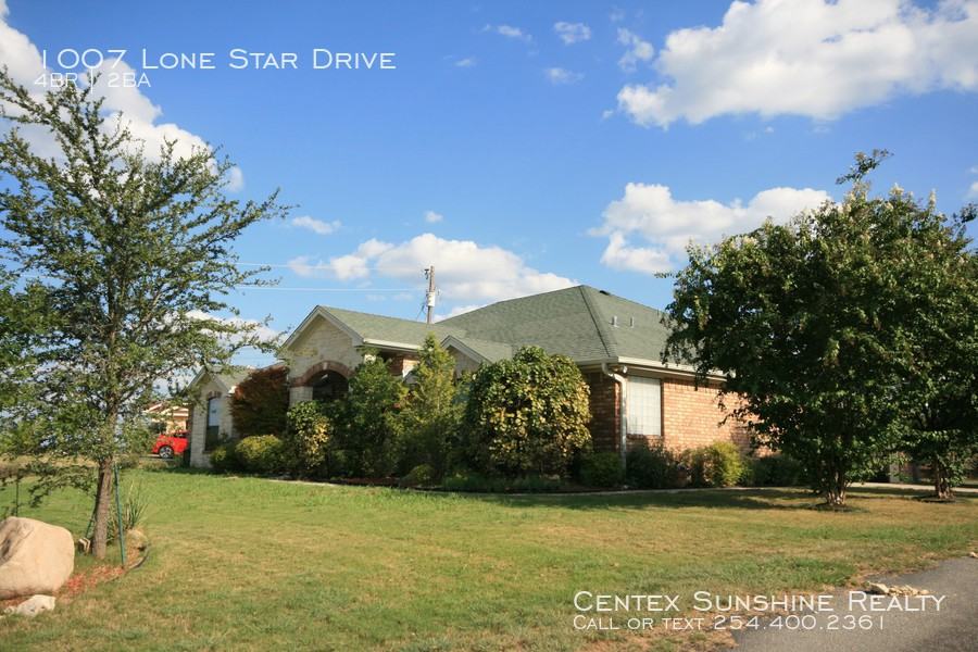1007 Lone Star Dr - Photo 3 of 18