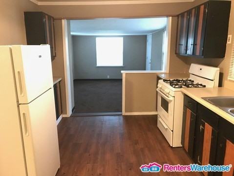 121 Coburg Dr - Photo 3 of 10