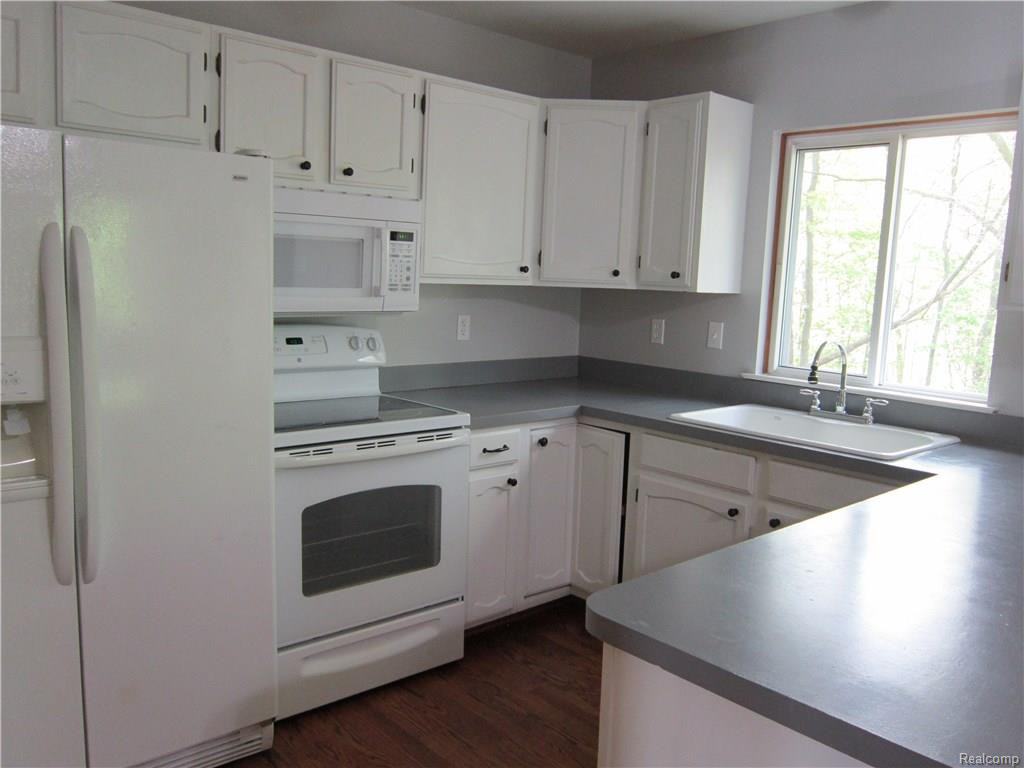 285 Corey Ct - Photo 3 of 18