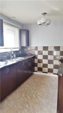 123 Mooregate Crescent - Photo 3 of 10