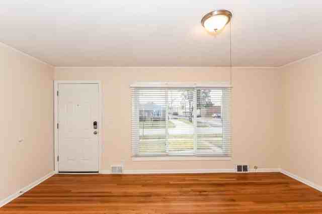1320 Sunnyside Dr - Photo 2 of 9