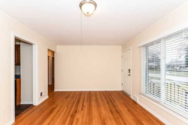 1320 Sunnyside Dr - Photo 3 of 9