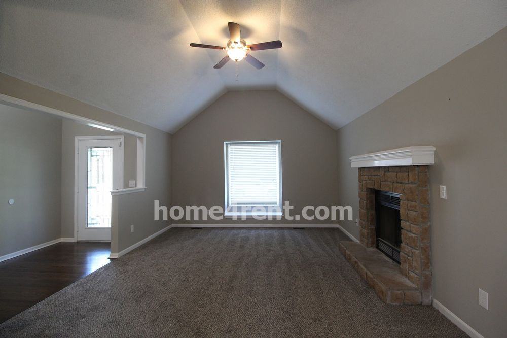 1570 N Hunter Dr - Photo 3 of 32