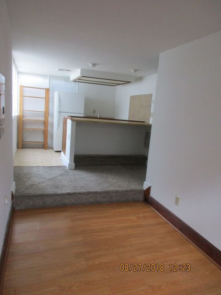110 N Vernon Ave - Photo 3 of 9