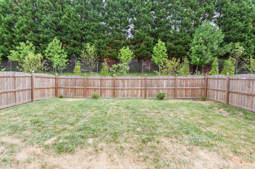 210 Princess Place - Photo 3 of 36