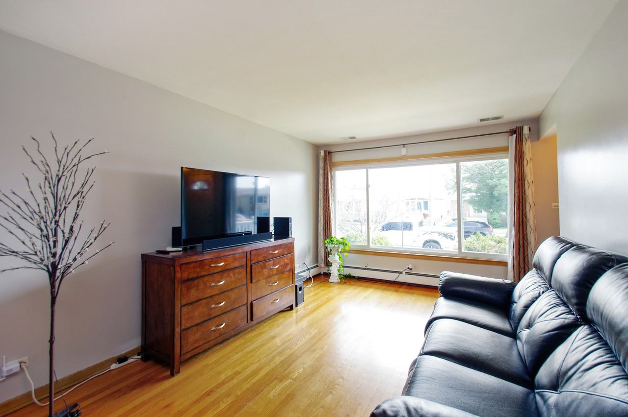 5416 S Komensky Ave - Photo 2 of 10