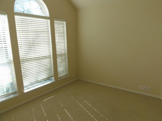 736 Monterey Dr - Photo 2 of 16