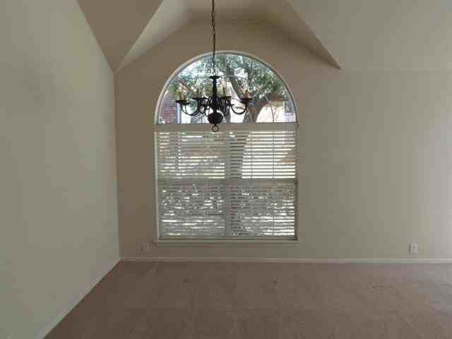736 Monterey Dr - Photo 3 of 16