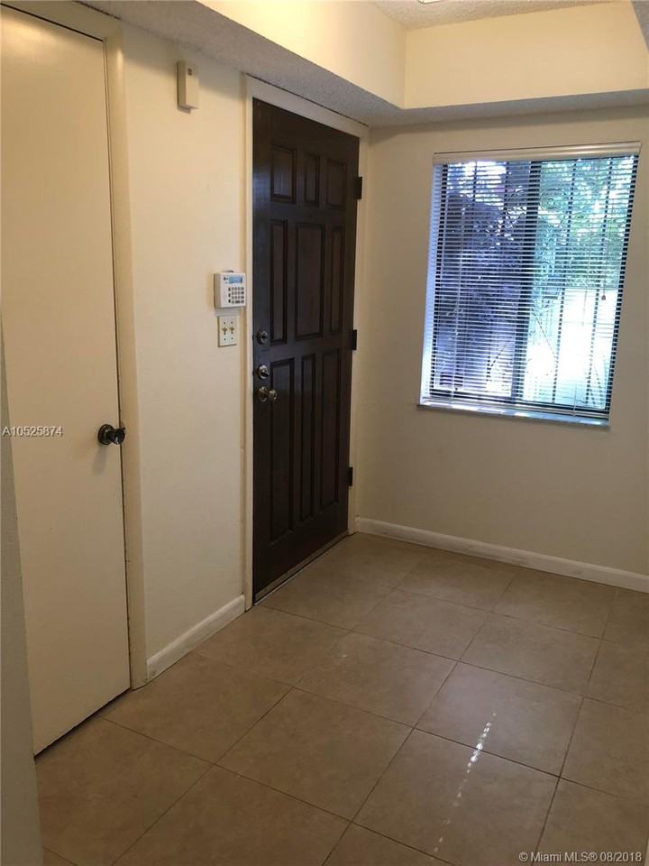 7827 Southwest 106th Circle - Photo 3 of 21