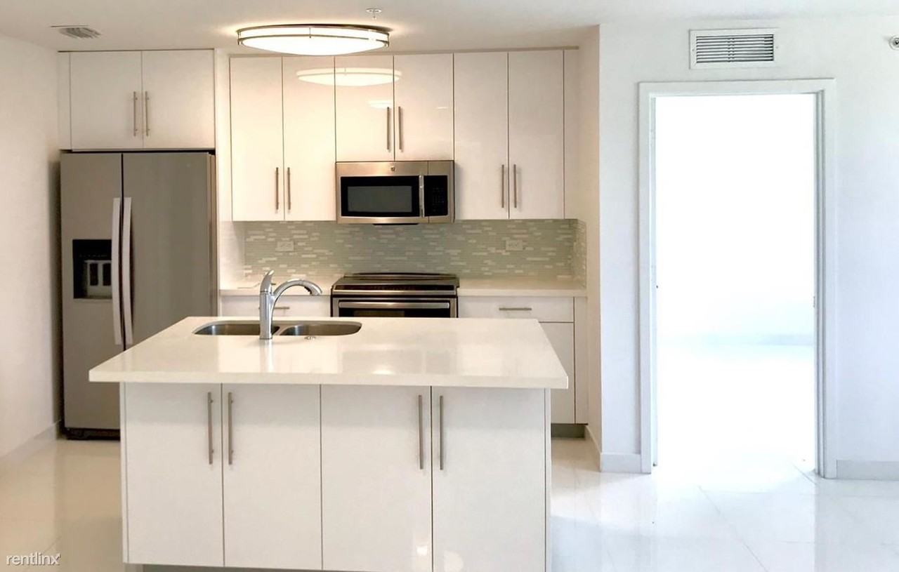 Aventura Place - Photo 2 of 7