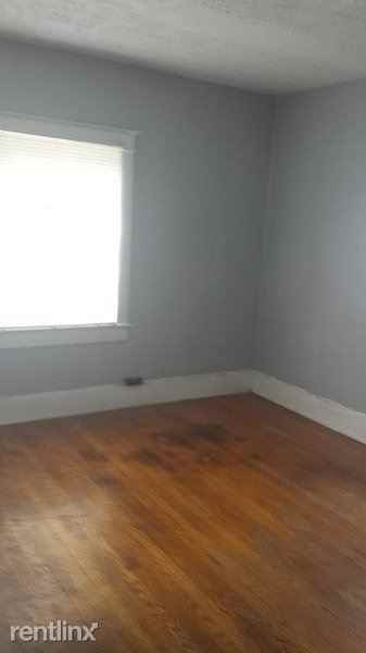 609 Smithfield Ave - Photo 3 of 4