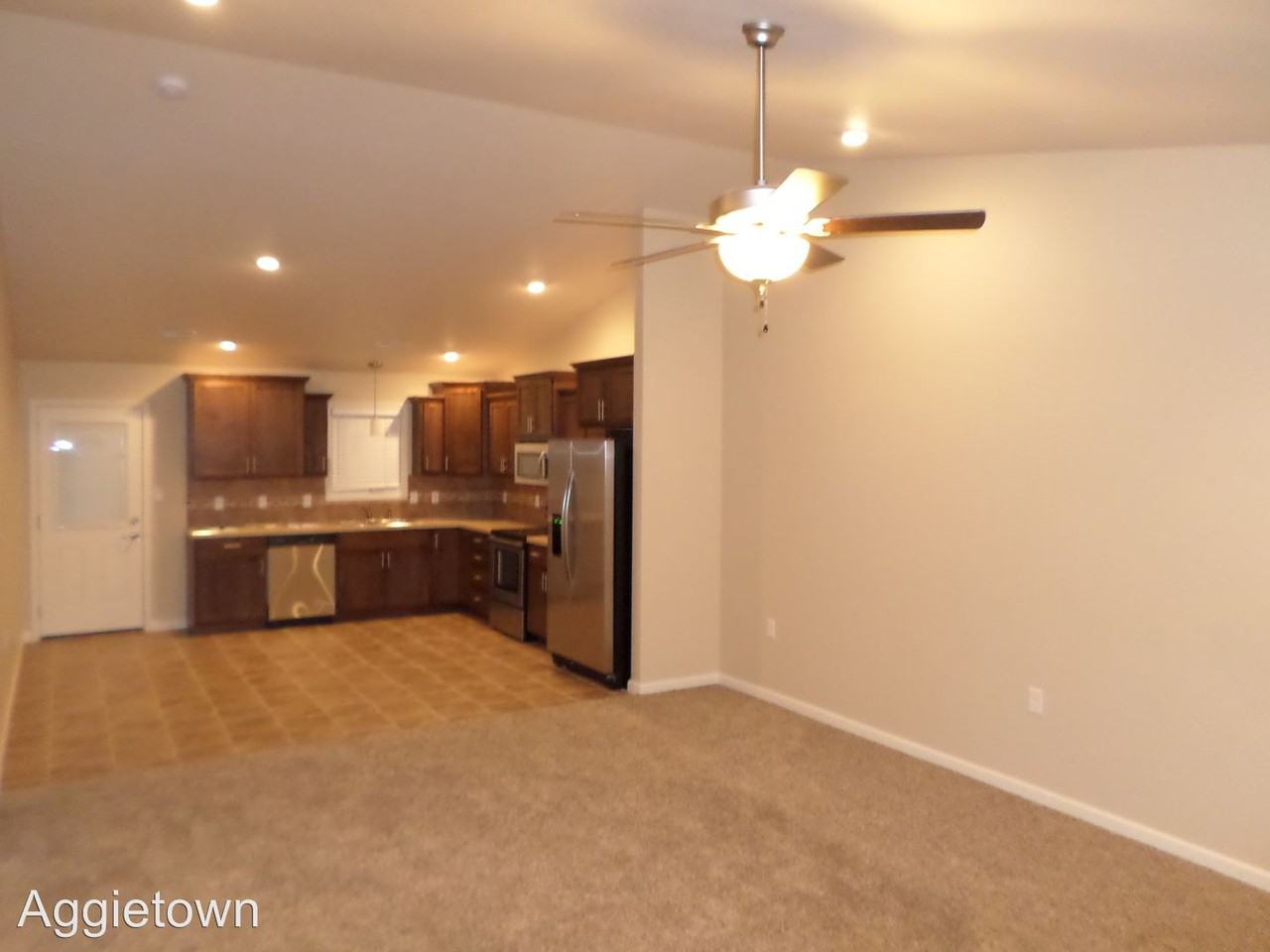 416 Highland Grove Dr - Photo 2 of 8