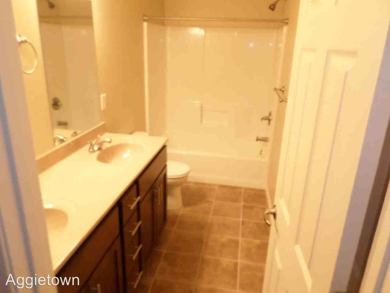 416 Highland Grove Dr - Photo 3 of 8