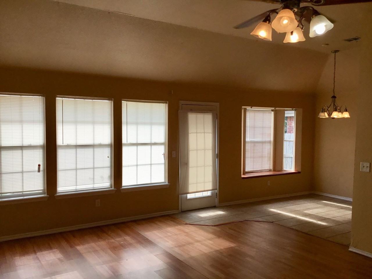 17613 Gold Dr - Photo 3 of 24