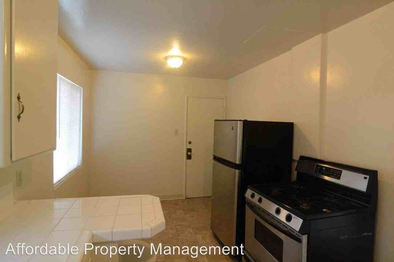 21617 Montgomery St - Photo 2 of 5