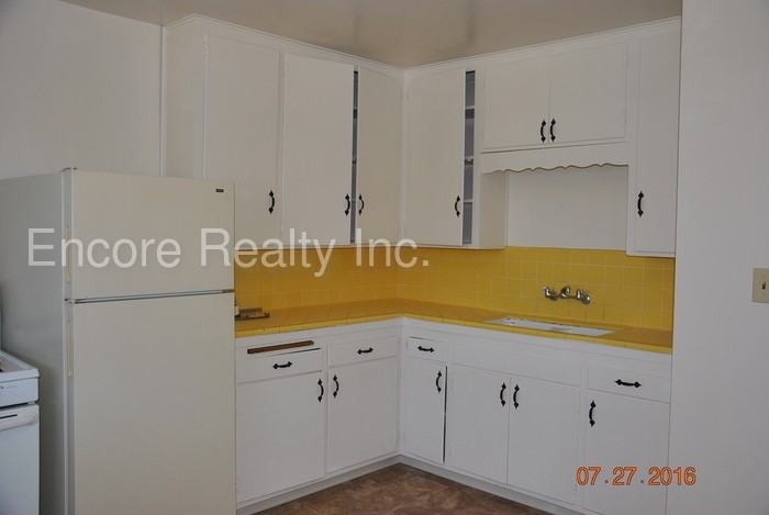 1525 30th St - Photo 3 of 12