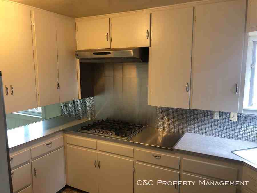 1285 Wanda Ave - Photo 2 of 6