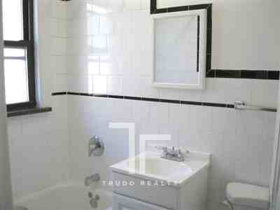 2647 North Spaulding Avenue - Photo 3 of 4