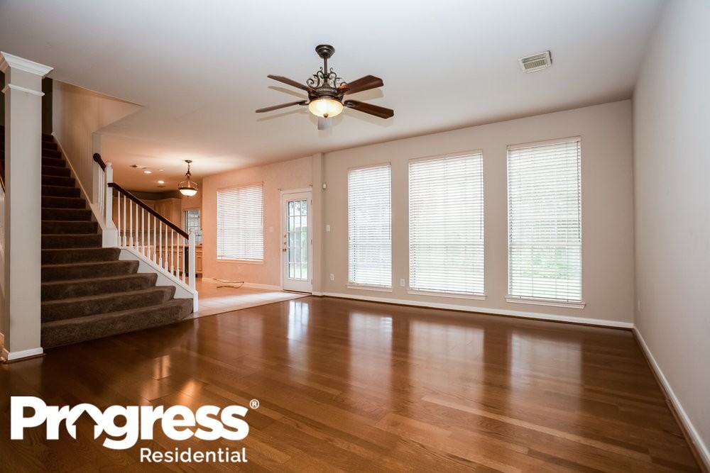 1702 Rosebend Dr - Photo 3 of 16