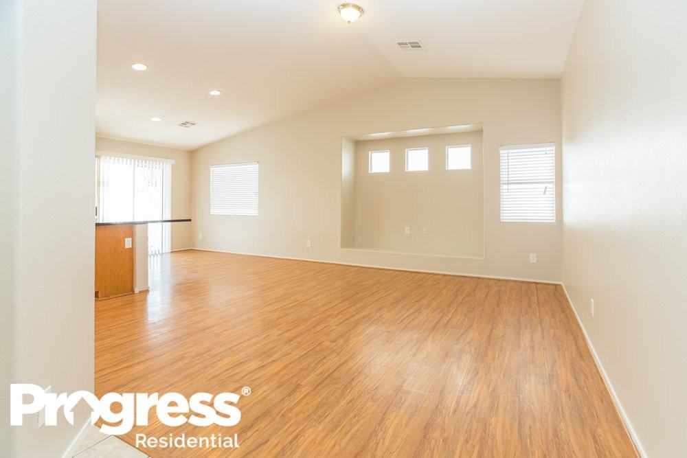 705 Regal Robin Way - Photo 2 of 15